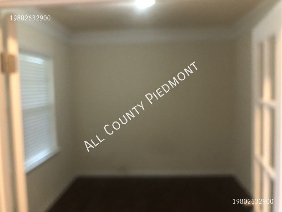 7711 Kelburn Ln - Photo 3 of 15
