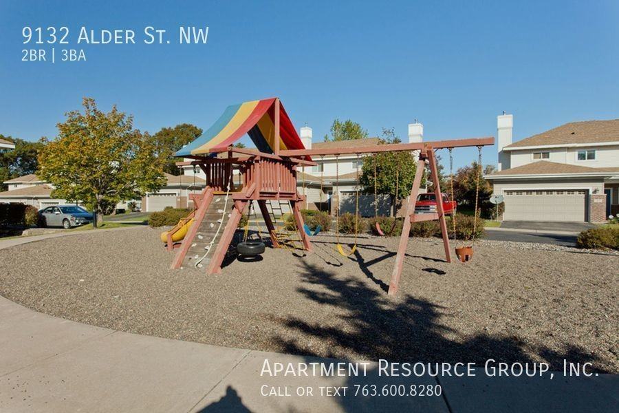 9132 Alder St Nw - Photo 4 of 17