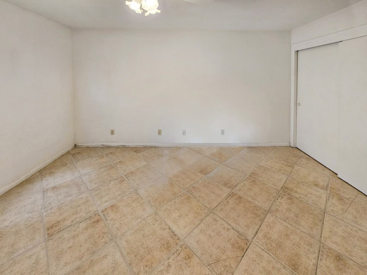 201 N Alvord St #D - Photo 4 of 15