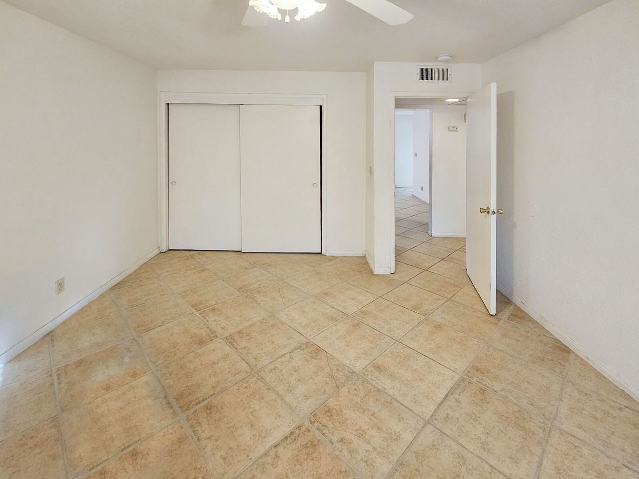 201 N Alvord St #D - Photo 5 of 15