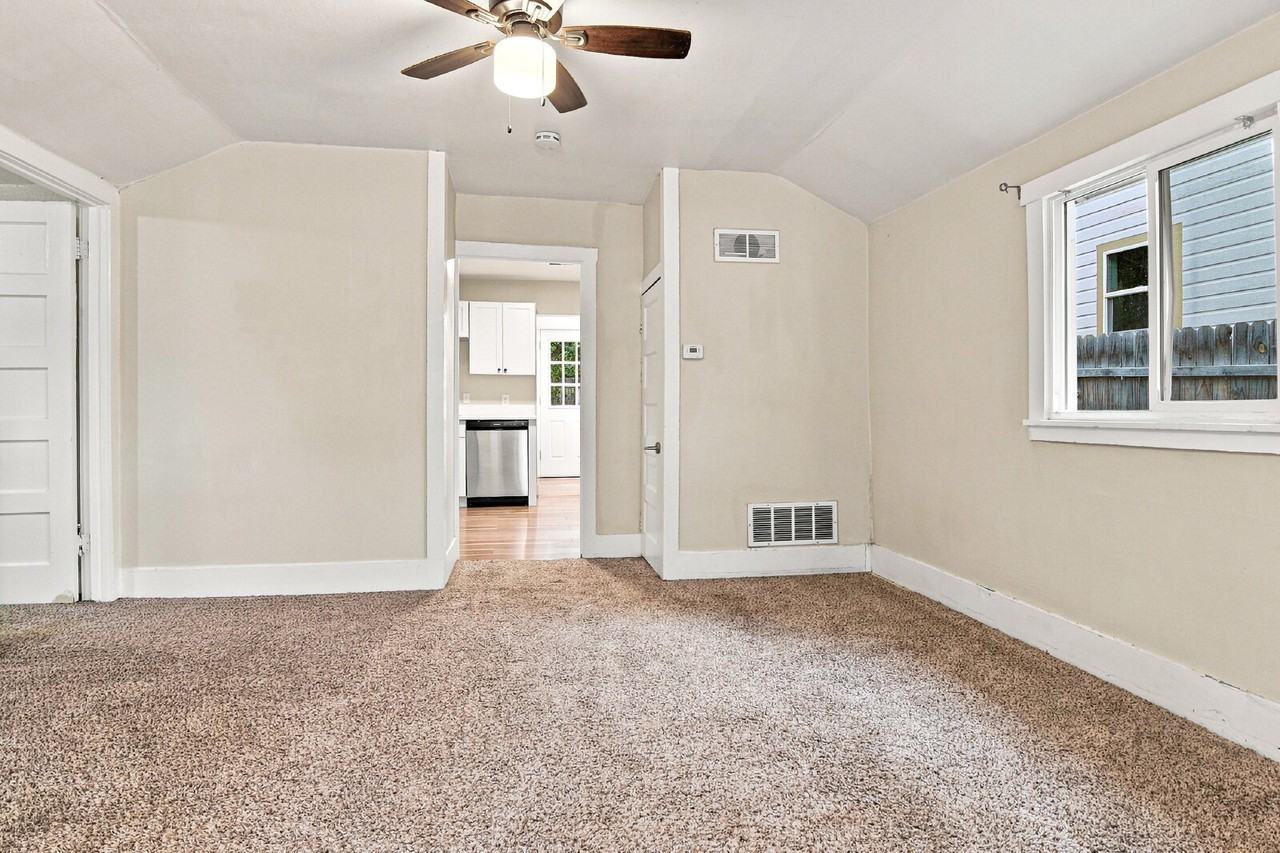 1338 Iola St - Photo 5 of 29