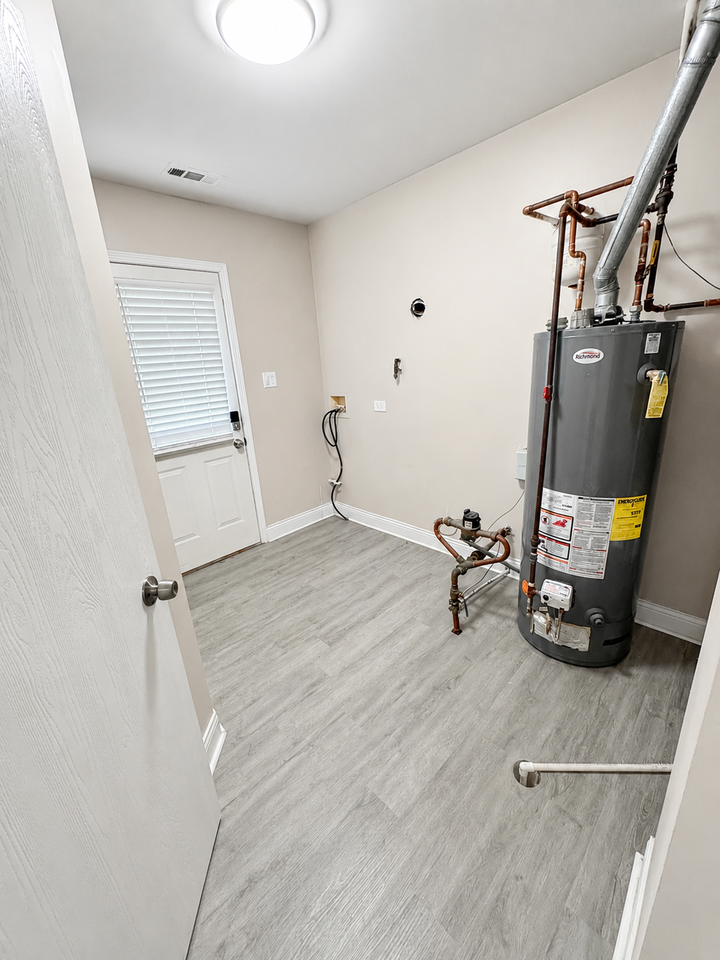 2824 Jackson Ave #C - Photo 4 of 8