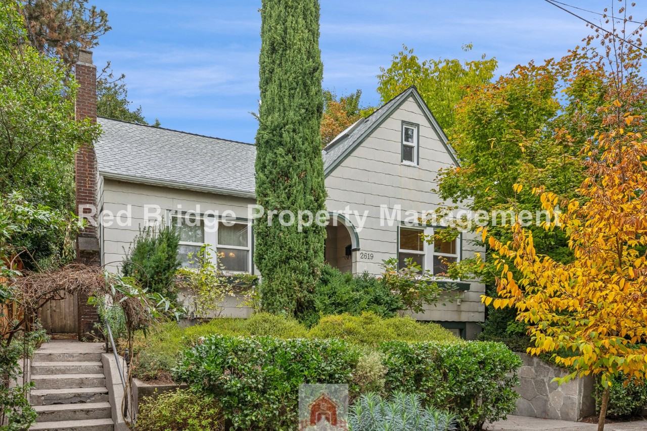 2619 Ne Flanders St - Photo 2 of 43
