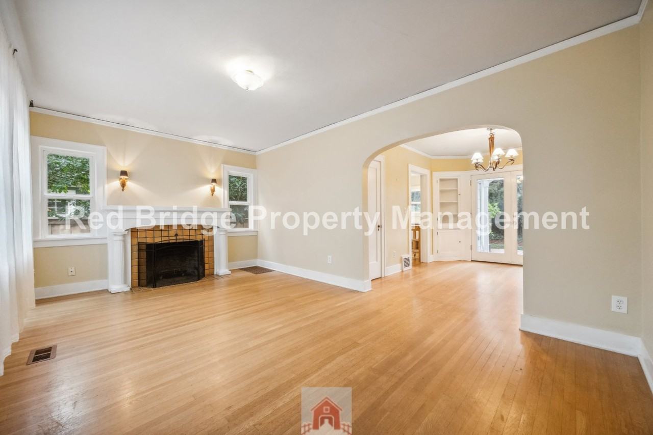 2619 Ne Flanders St - Photo 5 of 43