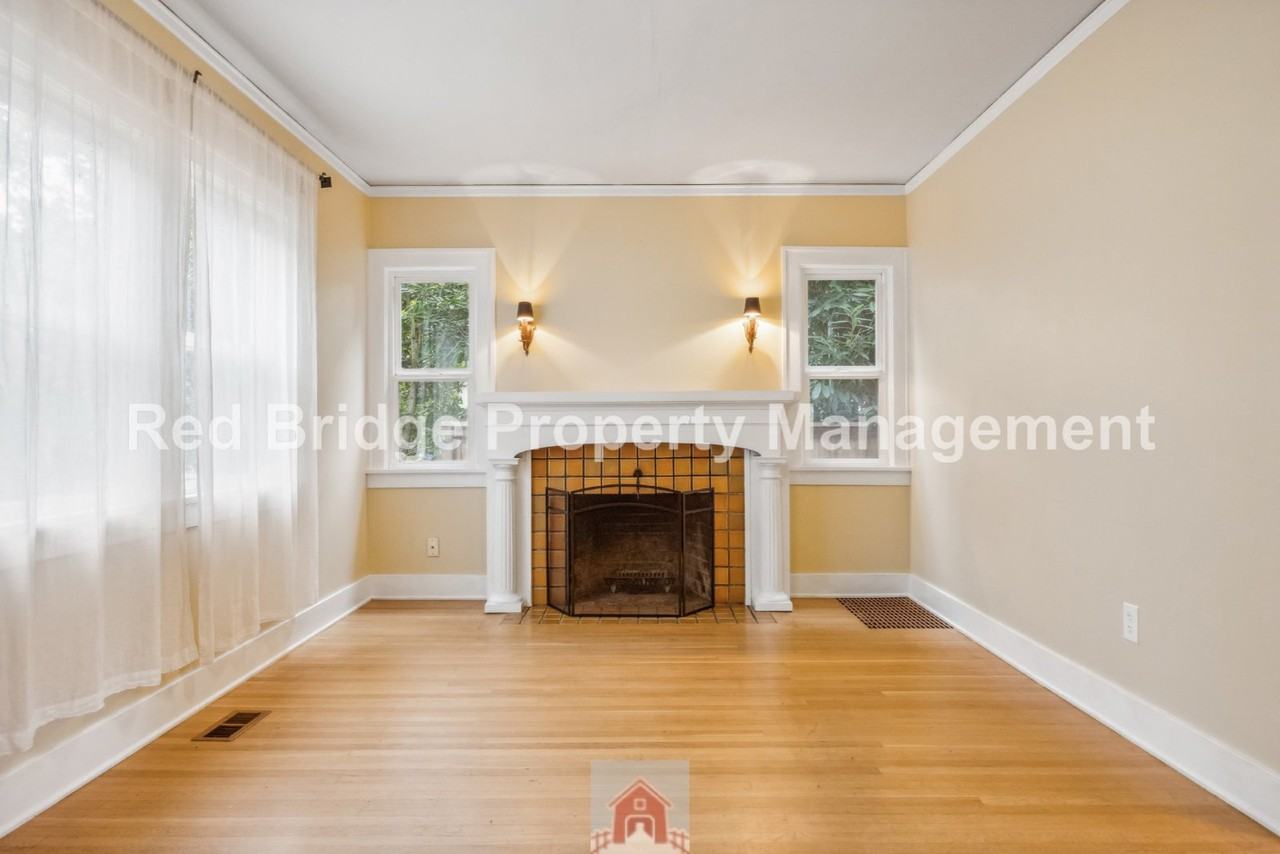 2619 Ne Flanders St - Photo 6 of 43