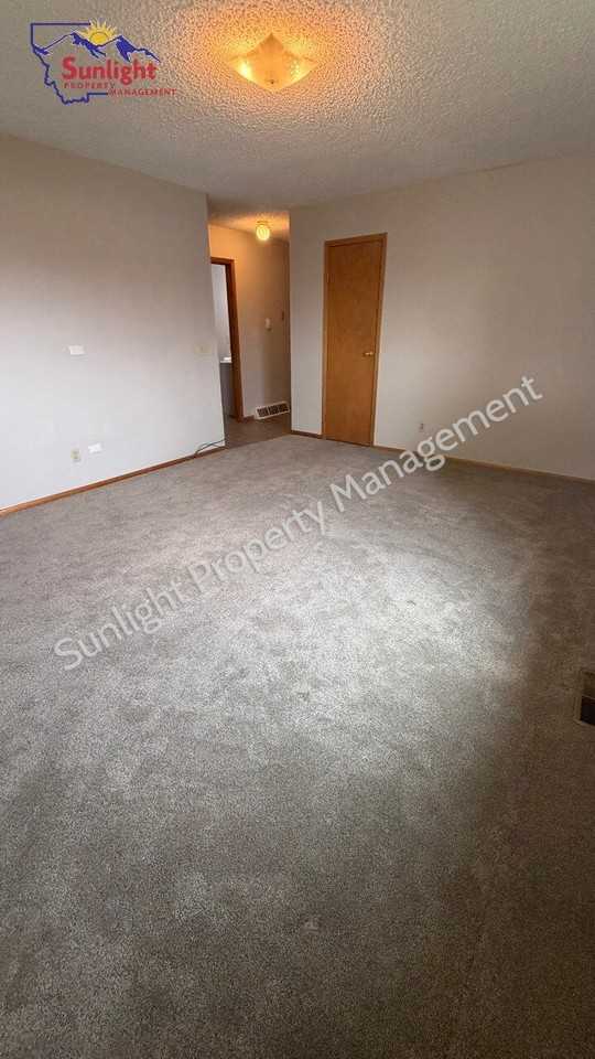 404 S 1st Ave - Photo 2 of 13
