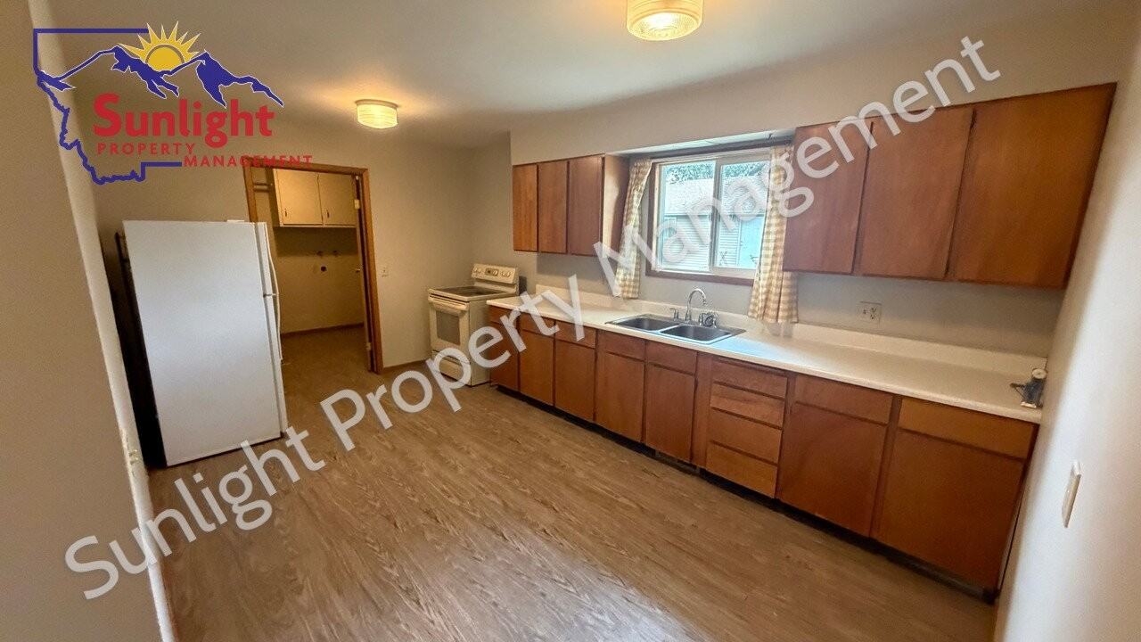 404 S 1st Ave - Photo 3 of 13