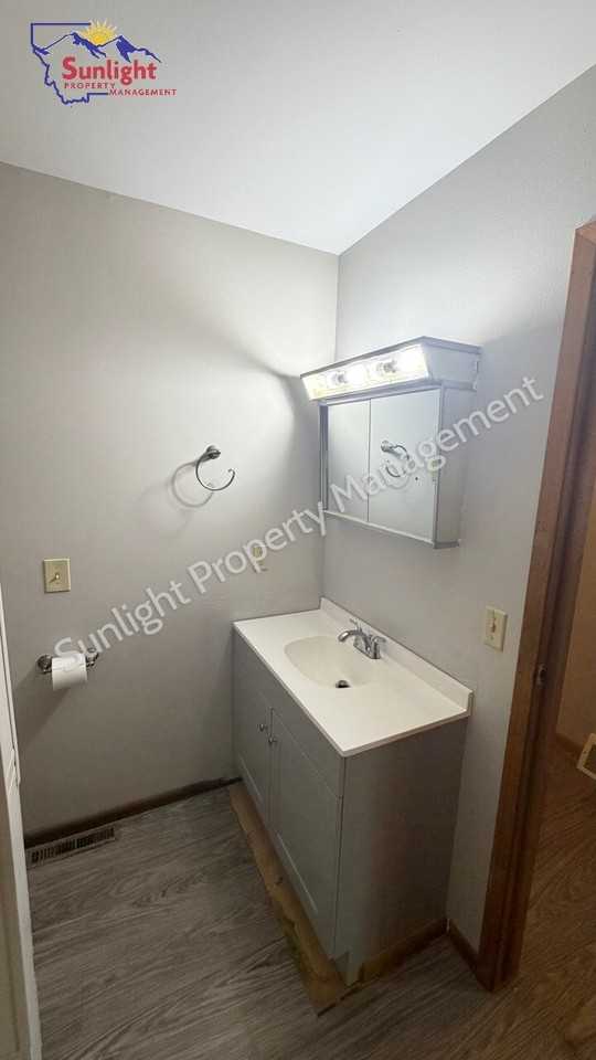 404 S 1st Ave - Photo 6 of 13