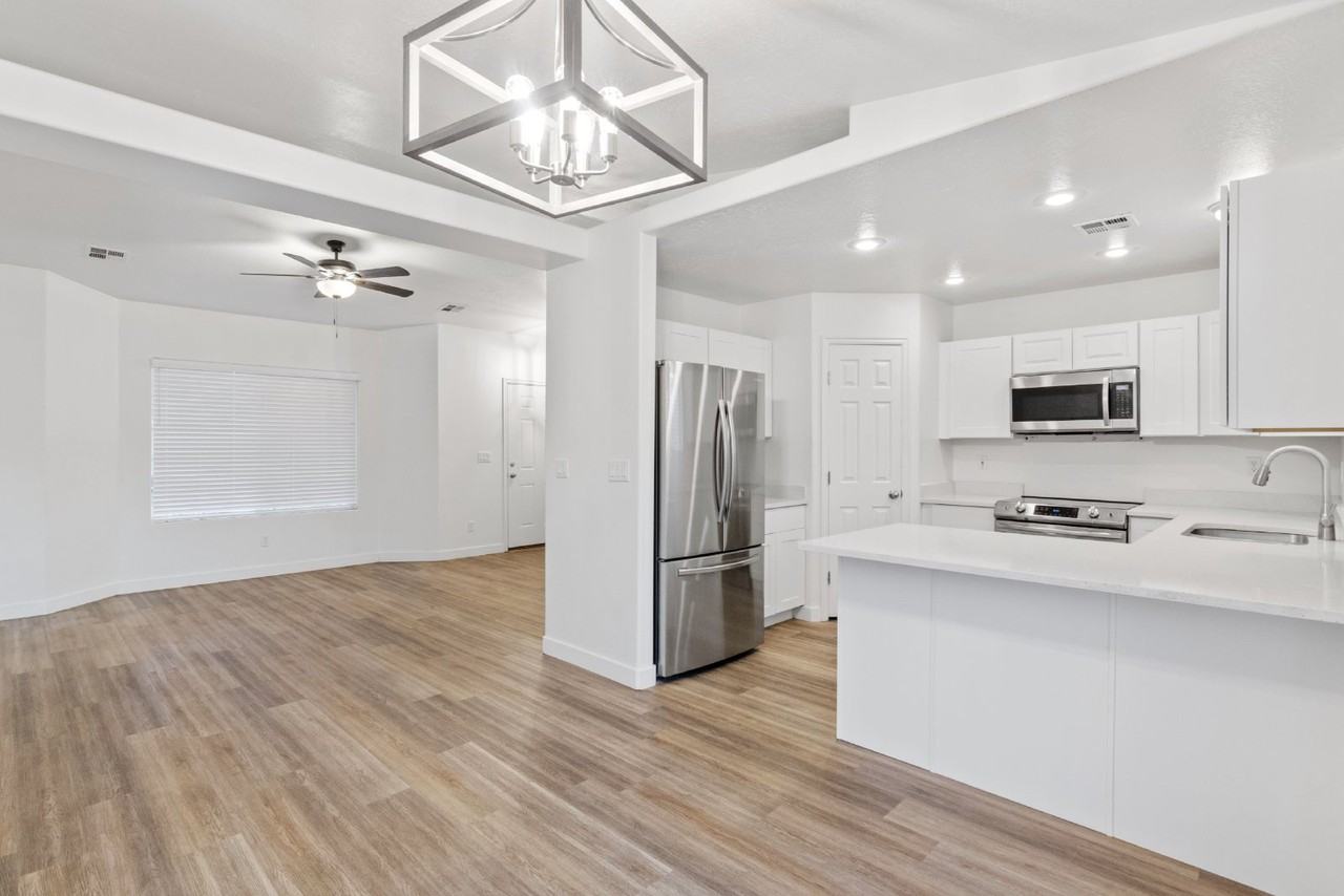 S 220 East Cir - Photo 4 of 12