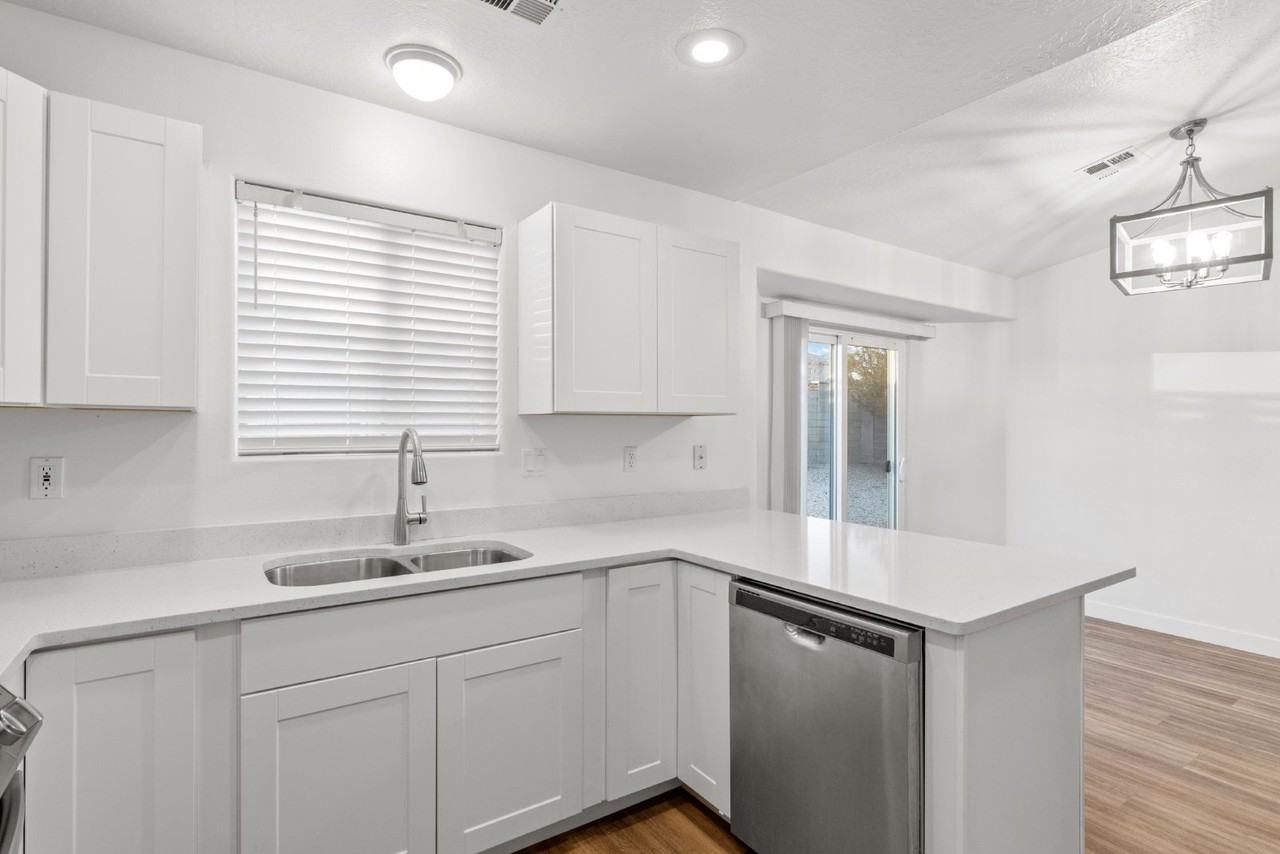 S 220 East Cir - Photo 5 of 12