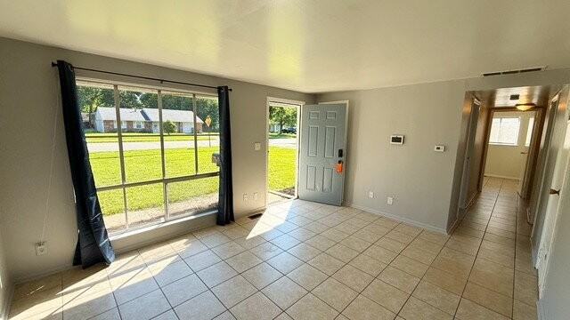 5819 Gateway Dr - Photo 3 of 11