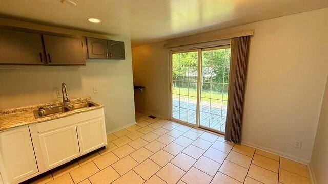 5819 Gateway Dr - Photo 5 of 11