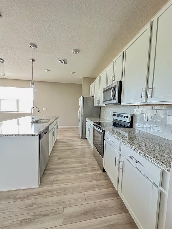 9409 Baraboo Way - Photo 4 of 31