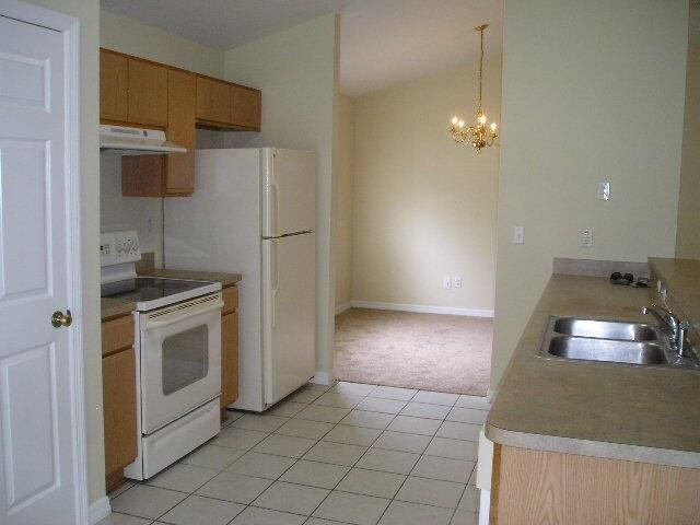 19 Pilgrim Dr - Photo 5 of 12