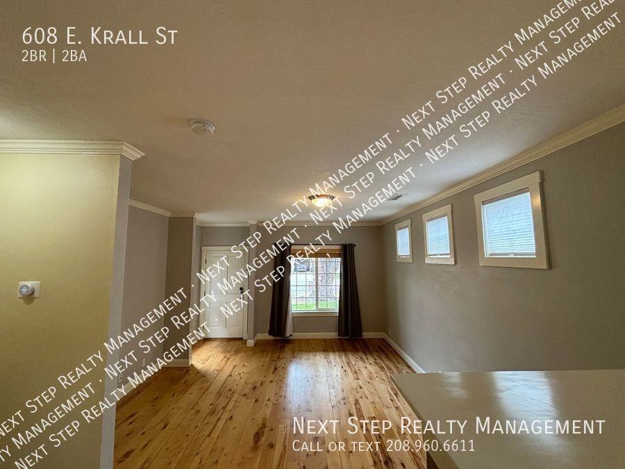 608 E Krall St - Photo 3 of 22