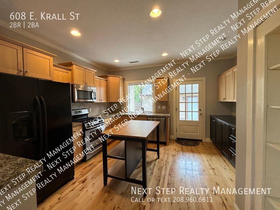 608 E Krall St - Photo 6 of 22