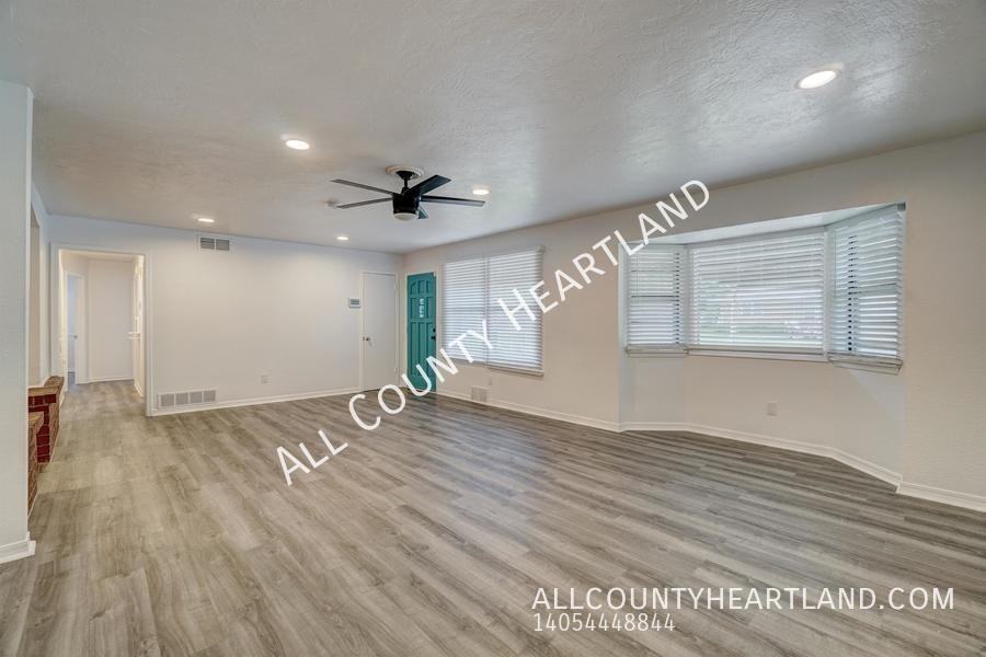 817 Stahl Dr - Photo 2 of 18