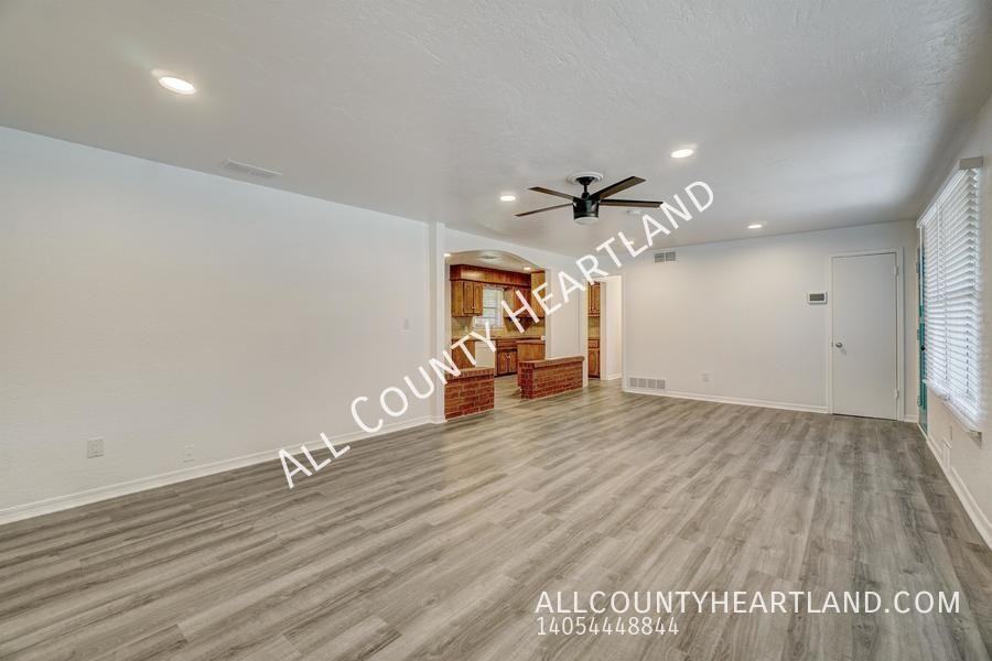 817 Stahl Dr - Photo 3 of 18