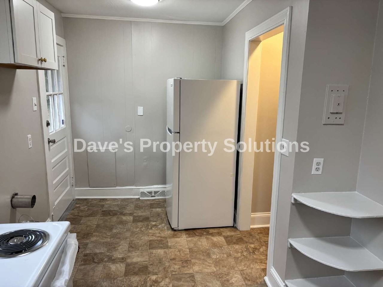 203 Parkwood Ave - Photo 5 of 9