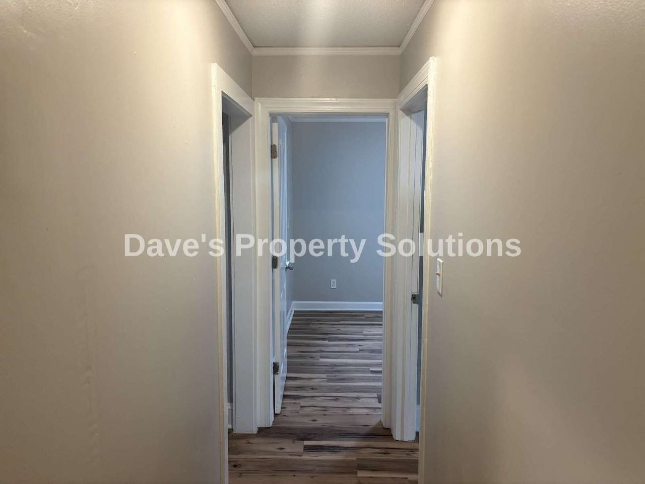 203 Parkwood Ave - Photo 7 of 9