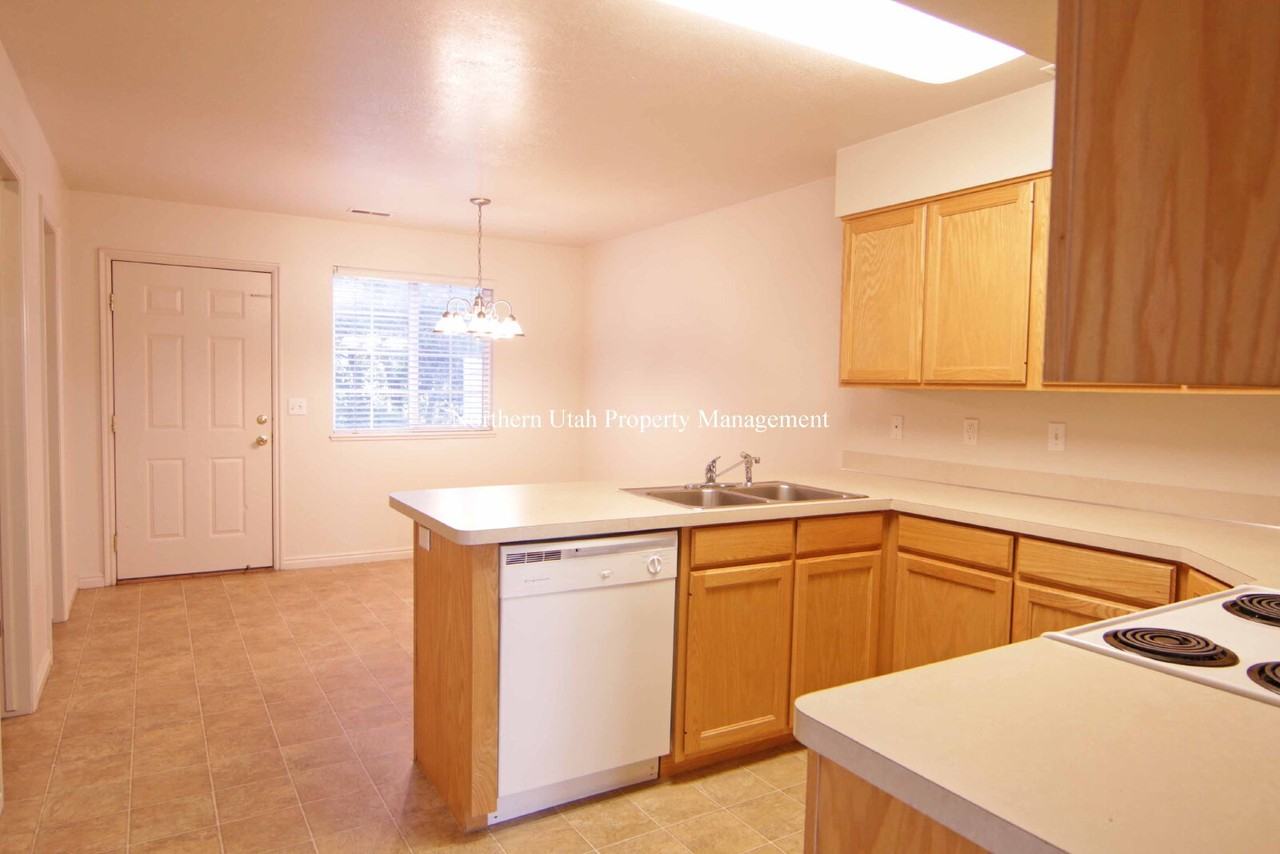 1347 E 6225 S - Photo 4 of 19