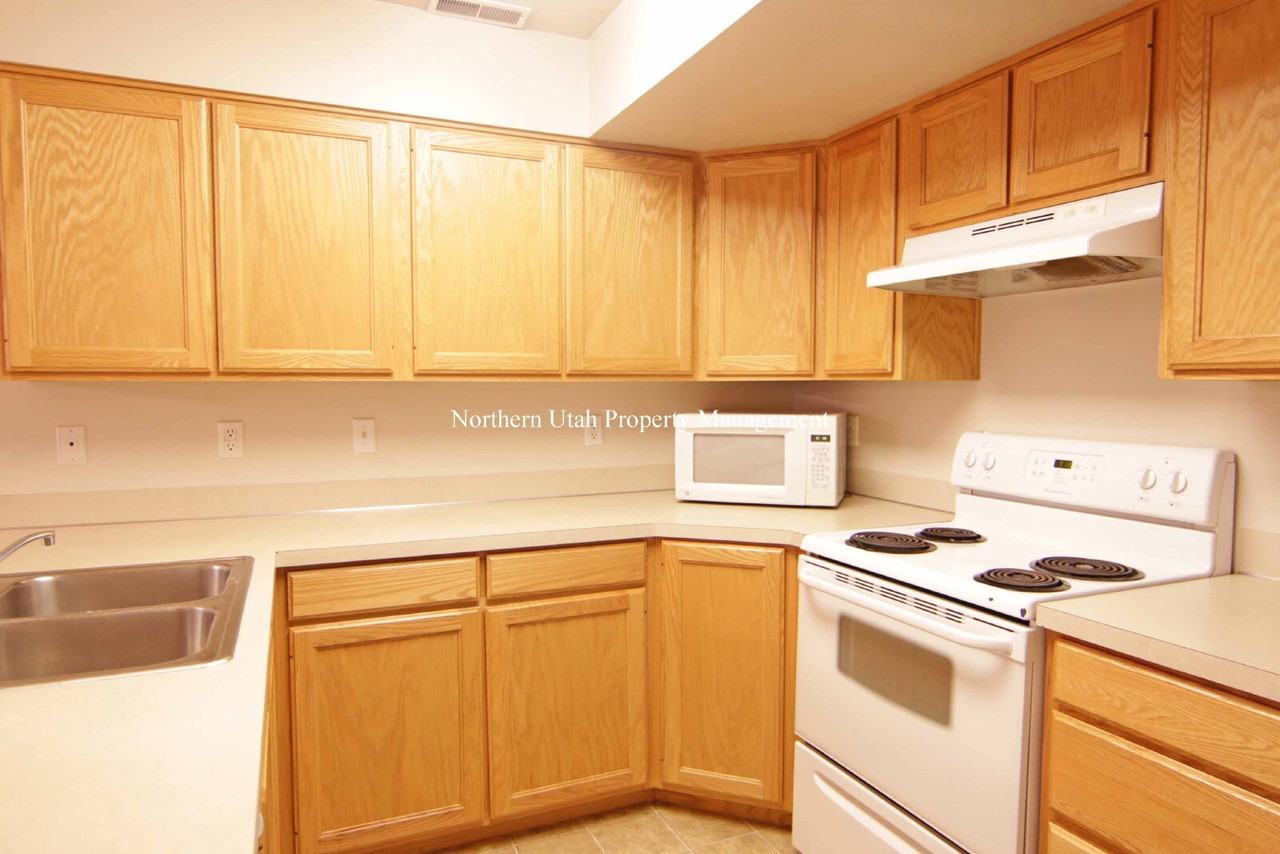 1347 E 6225 S - Photo 5 of 19
