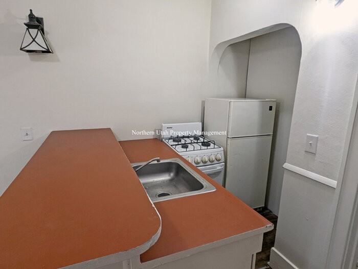 2383 Harrison Blvd Apt B - Photo 4 of 8