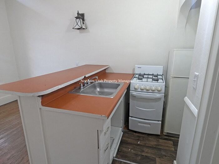2383 Harrison Blvd Apt B - Photo 5 of 8