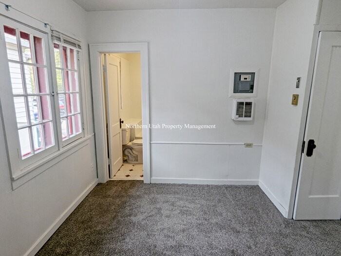 2383 Harrison Blvd Apt B - Photo 7 of 8