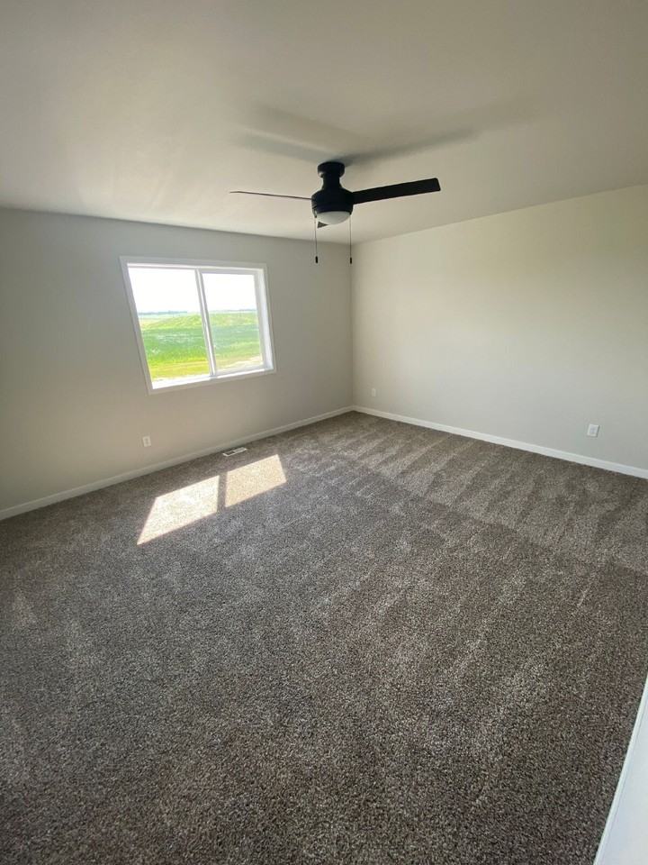 1553 47th Loop Se - Photo 6 of 13