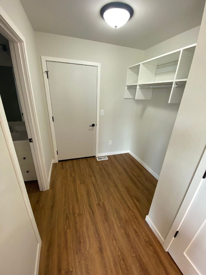 1553 47th Loop Se - Photo 2 of 13