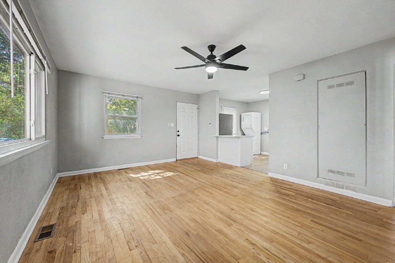 2910 S Delaware St - Photo 4 of 21