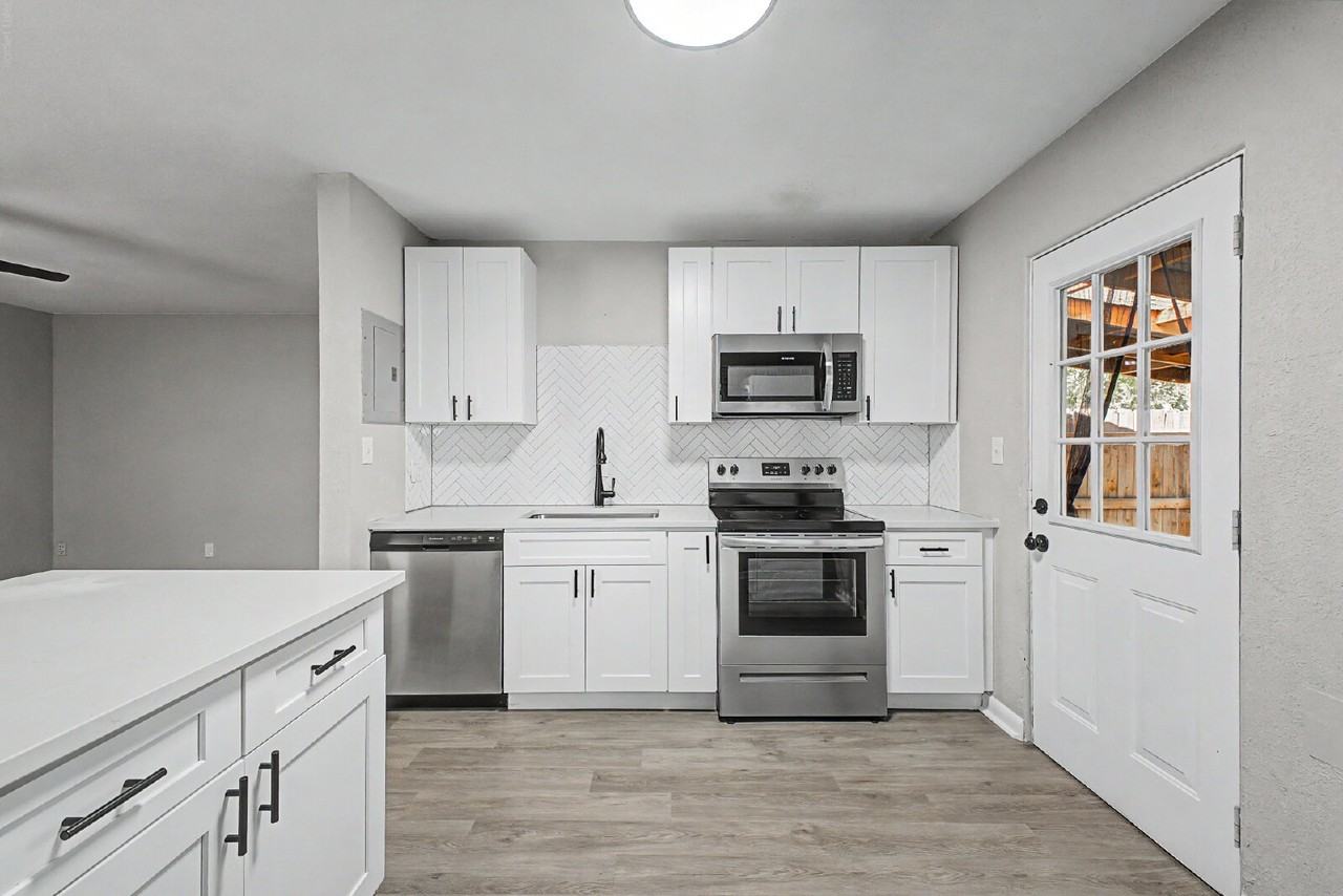 2912 S Delaware St - Photo 5 of 19