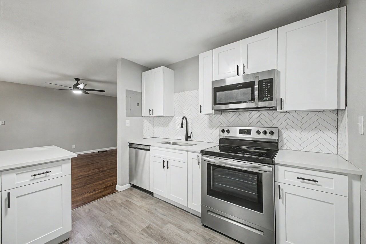 2912 S Delaware St - Photo 6 of 19
