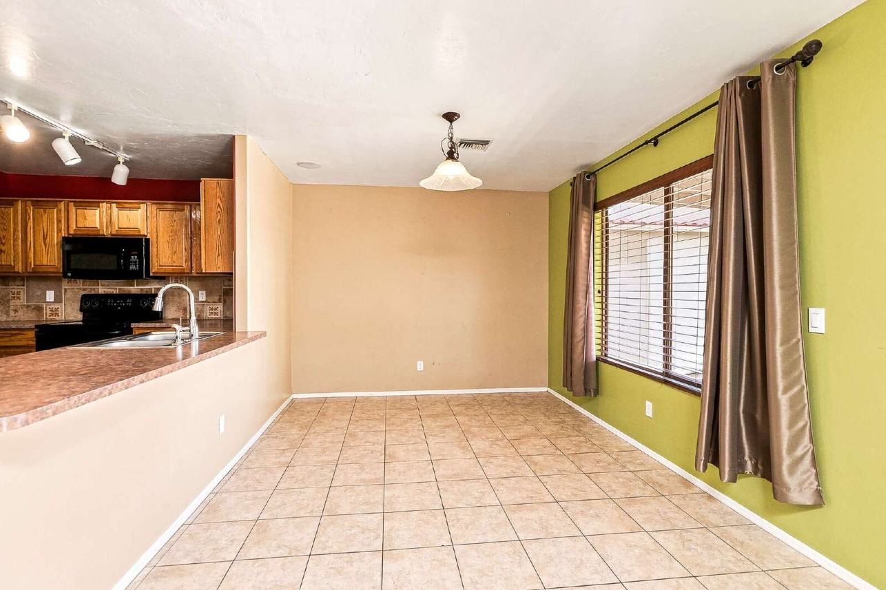 2426 W Silverbell Tree Dr - Photo 4 of 20