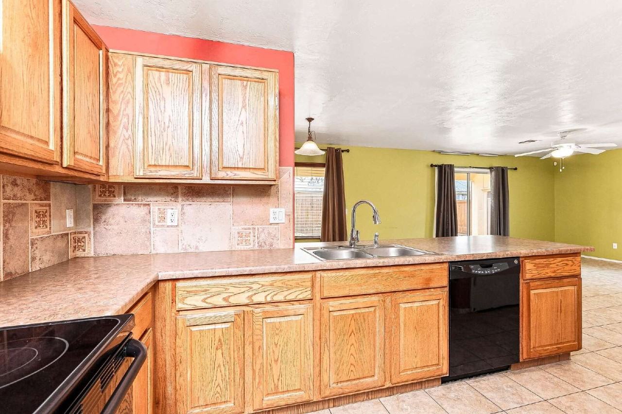 2426 W Silverbell Tree Dr - Photo 6 of 20