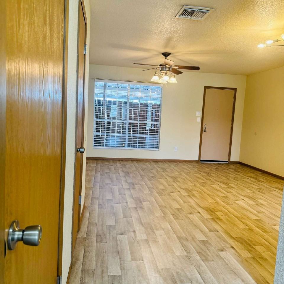 3527 Helena Ave Apt 9 - Photo 3 of 22
