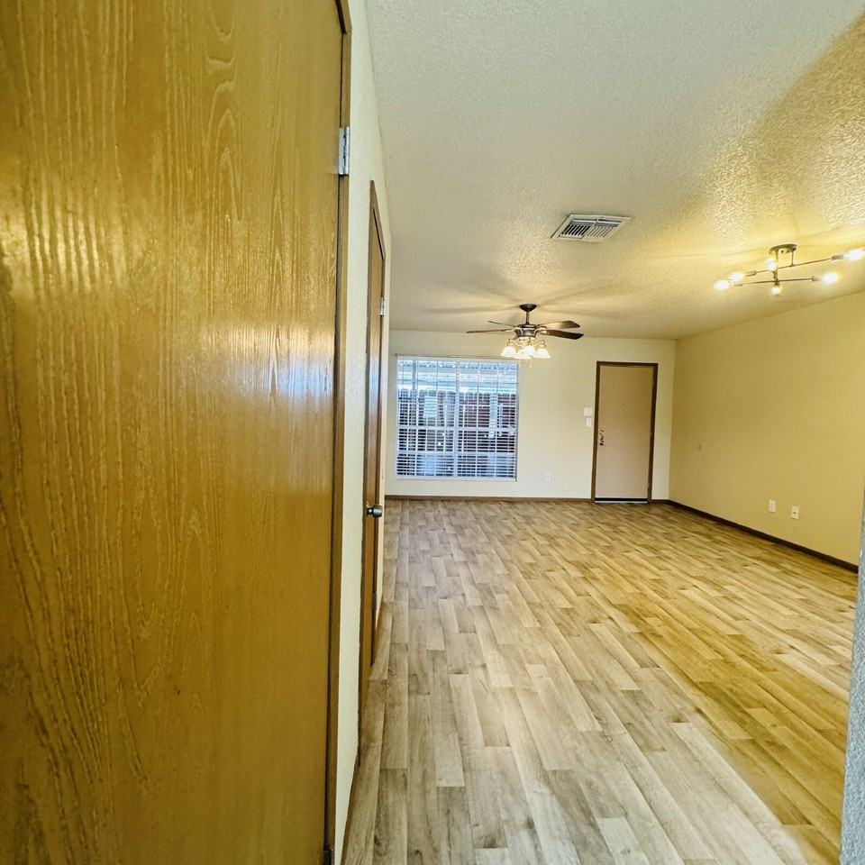 3527 Helena Ave Apt 9 - Photo 4 of 22