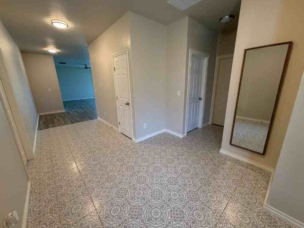903 Nw 102nd St - Photo 2 of 22