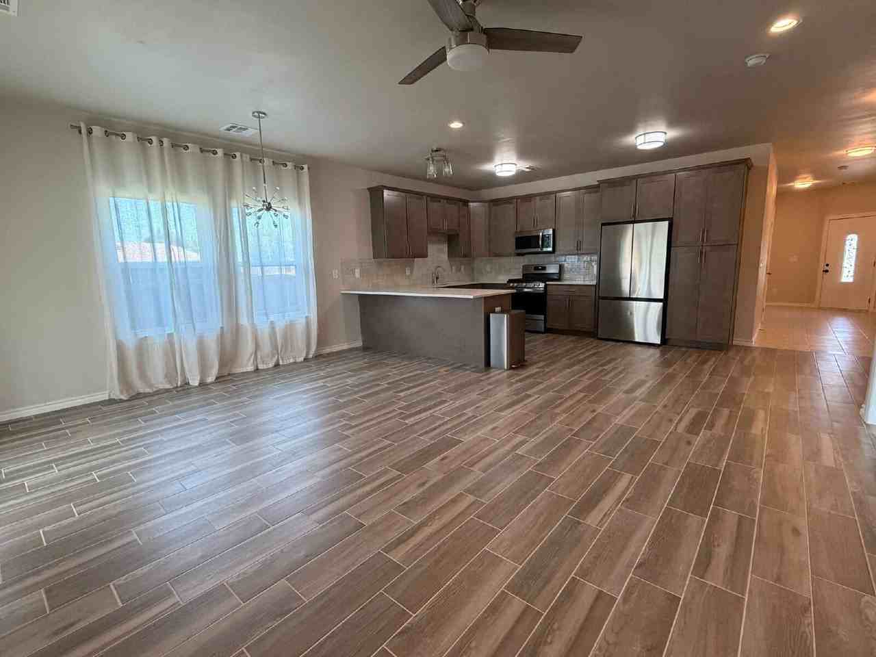 903 Nw 102nd St - Photo 4 of 22