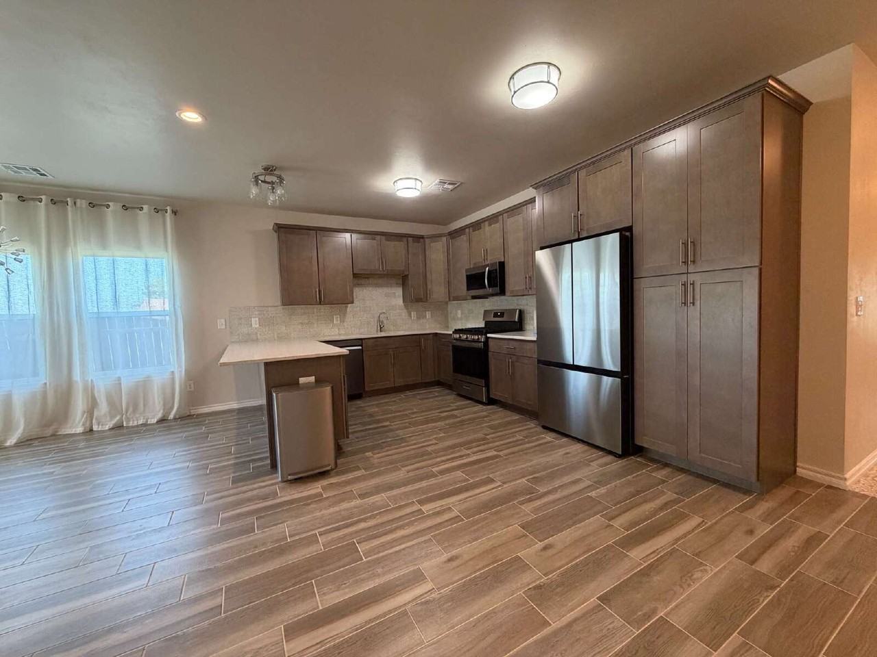 903 Nw 102nd St - Photo 5 of 22