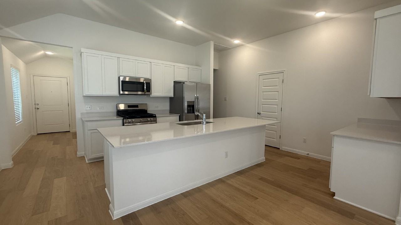 176 Hornet St - Photo 6 of 20