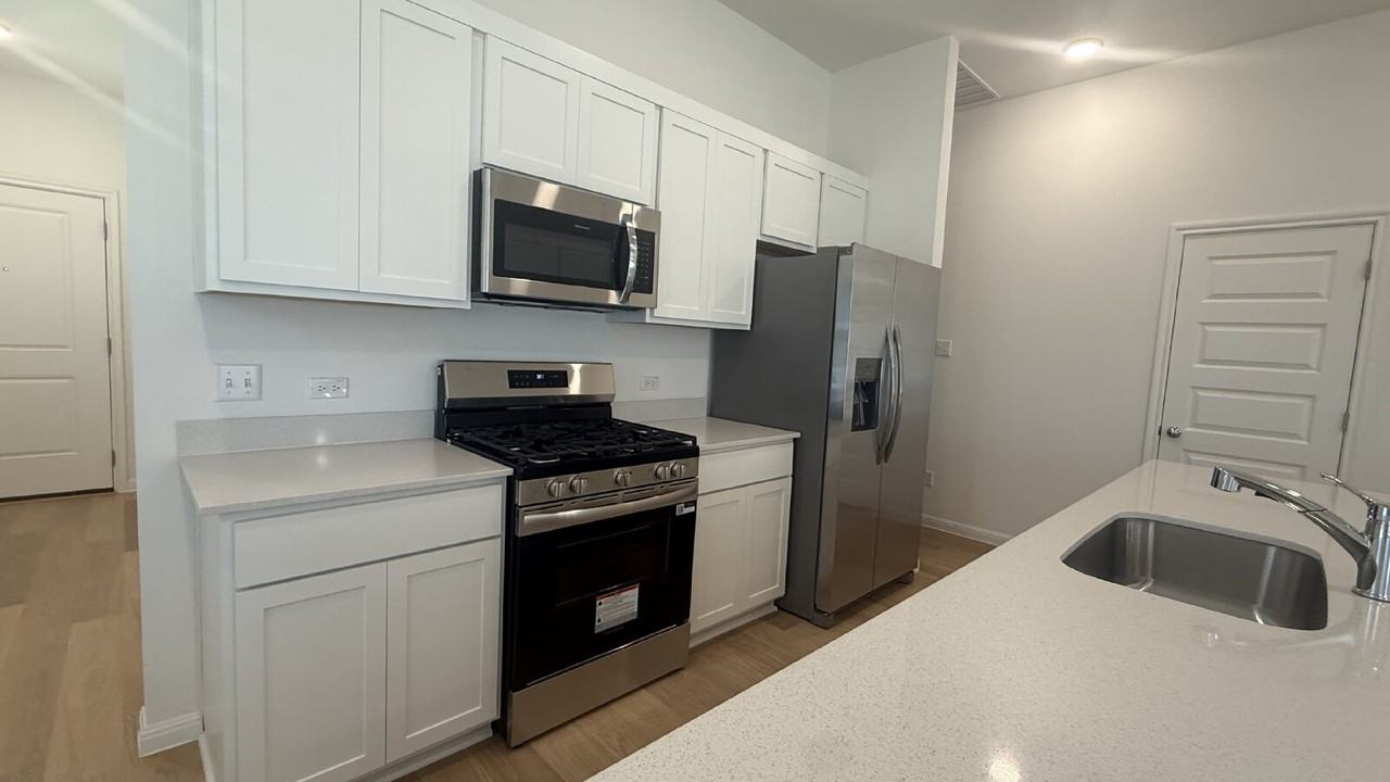 176 Hornet St - Photo 7 of 20