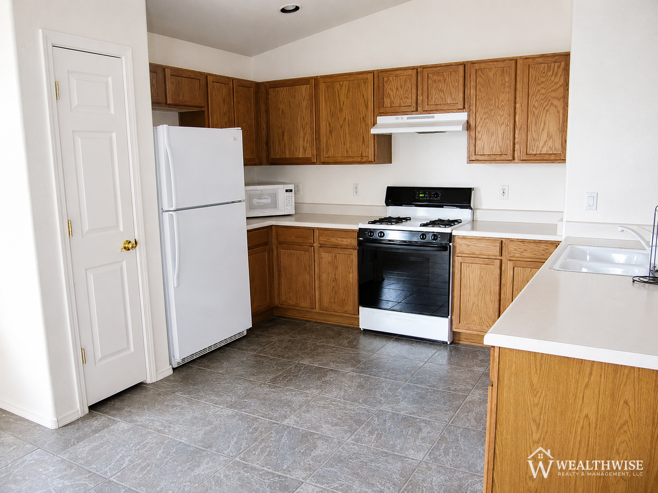 8386 S Lost Mountain Rd - Photo 2 of 10