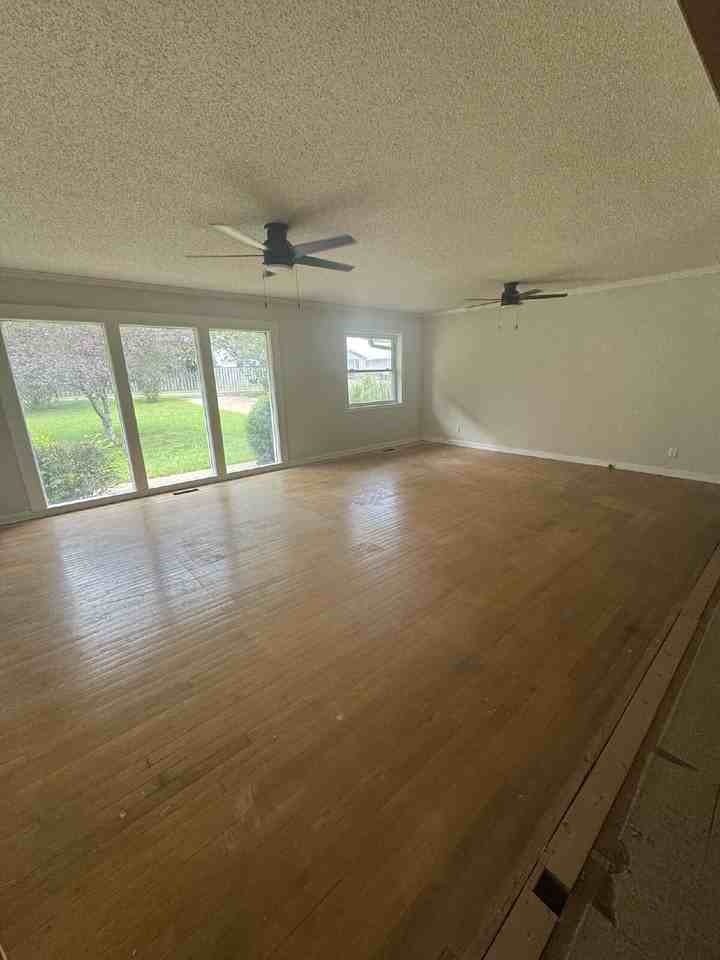 61 Rains Ave - Photo 4 of 13