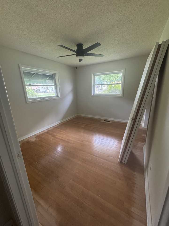 61 Rains Ave - Photo 5 of 13