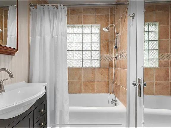 6145 Holmes St - Photo 3 of 19