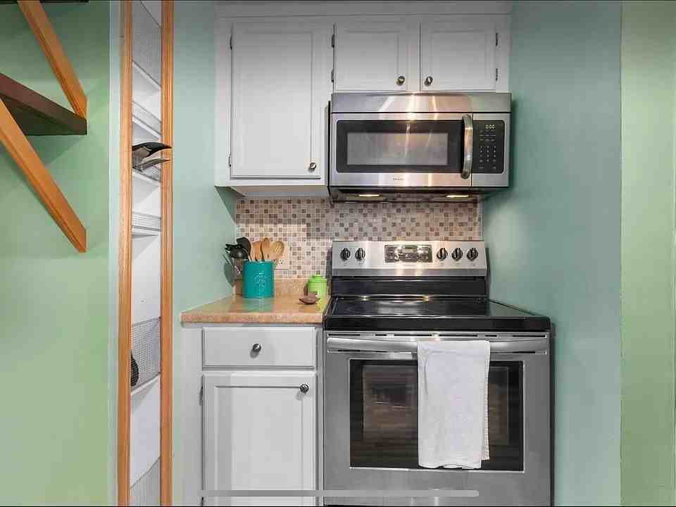 6145 Holmes St - Photo 6 of 19