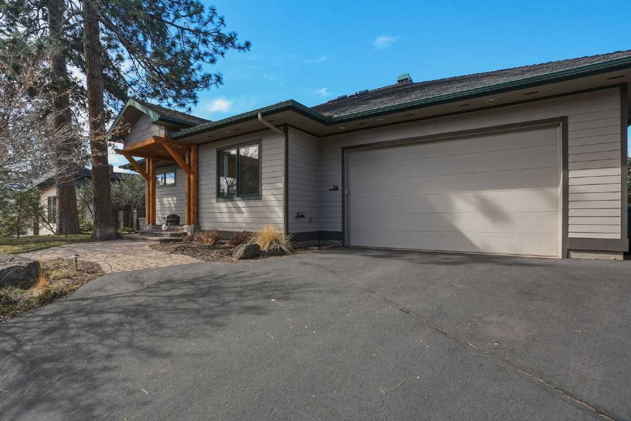 26 Nw Shasta Pl - Photo 2 of 50