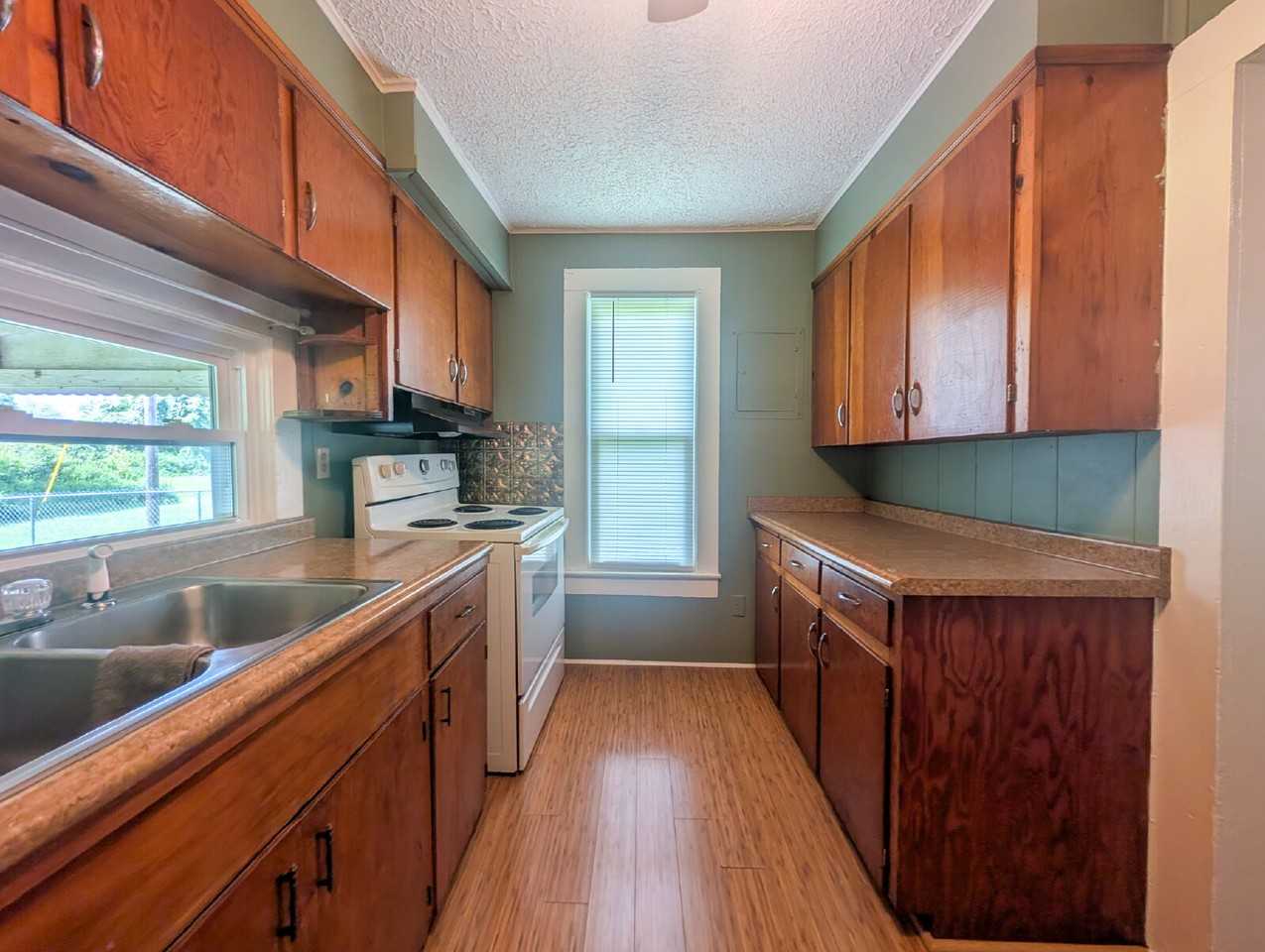 148 S Hunt St - Photo 5 of 17